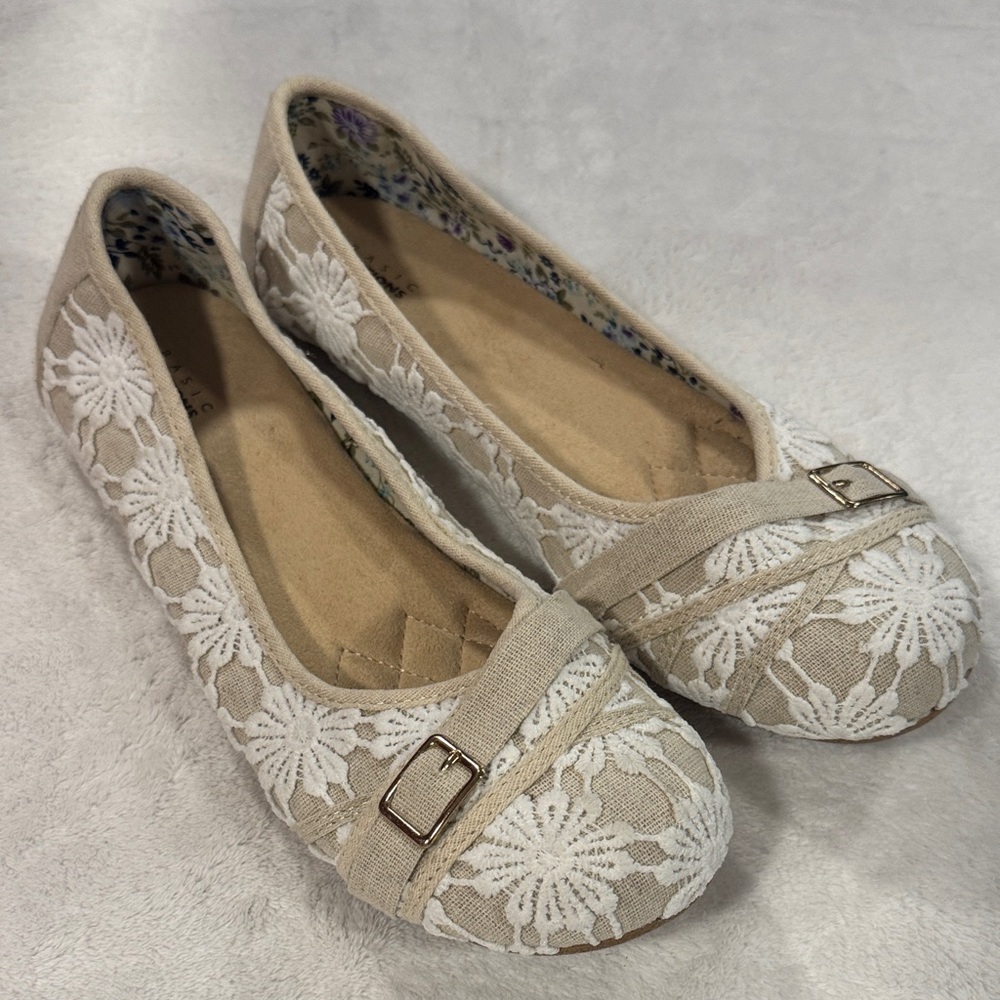 Basic Editions Beige and White Floral Flats